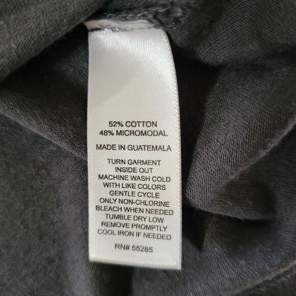 Express Women's Gray Roundneck Graphic On Fleek Short Sleeve T-shirt - Picture 7 of 10